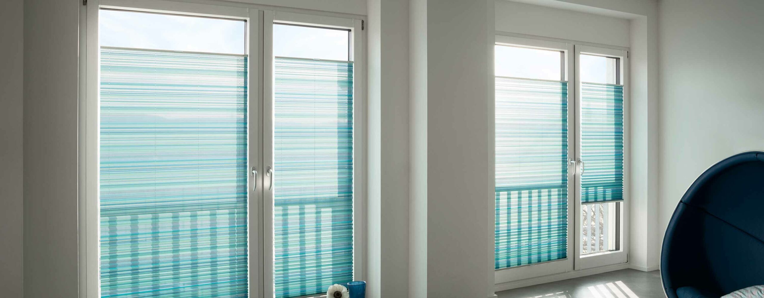 sonnenschutz nürtingen wohnzimmer doppelfenster mhz hachtel plisseees in blau bei bleher raumausstatter nürtingen