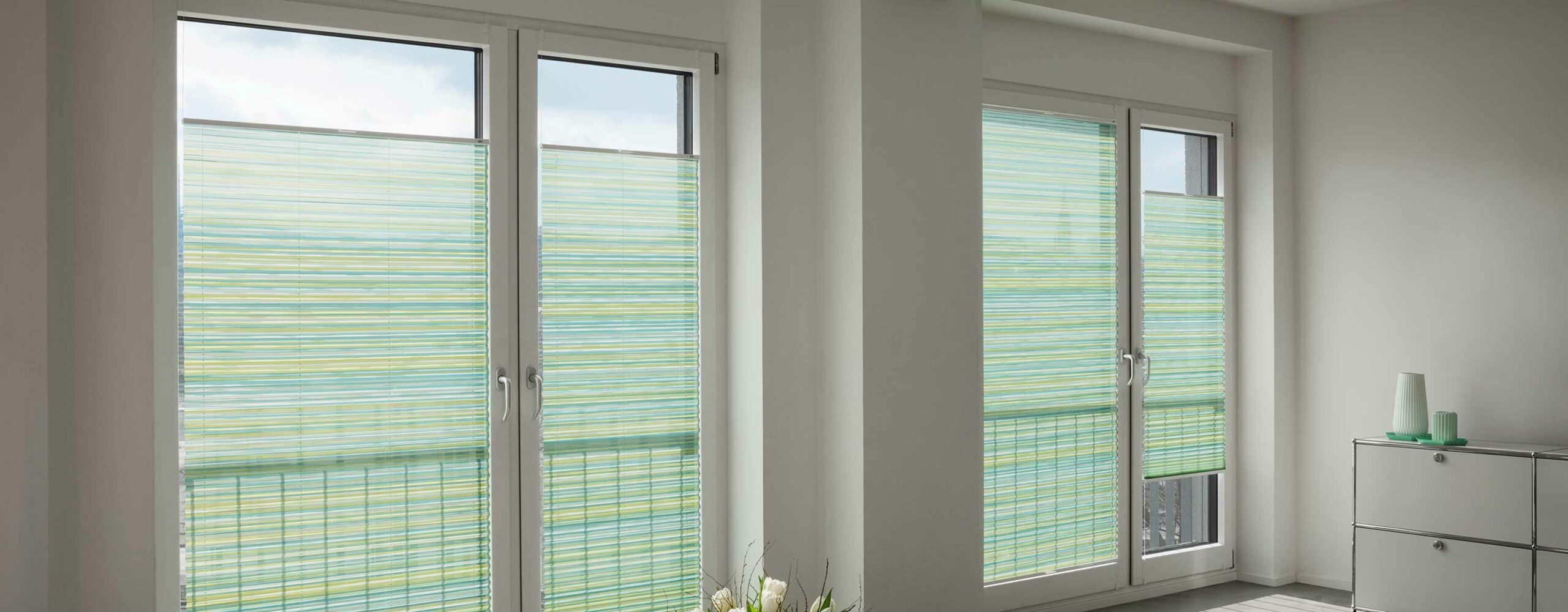 sonnenschutz nürtingen doppelfenster wohnzimmer mhz hachtel plissees grün bei bleher raumausstatter nürtingen